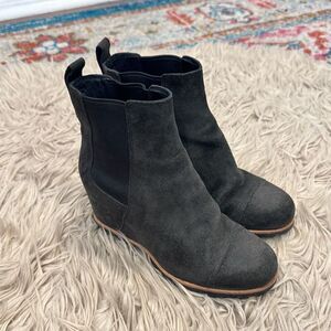 UGGs Pax Wedge booties size 7